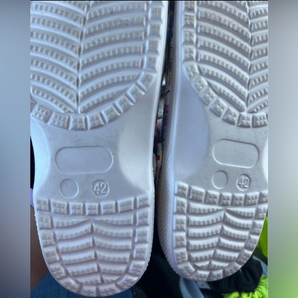 Alice in wonderland shoes. Not crocs brand. Size 42, about a women’s 10. - Picture 2 of 2